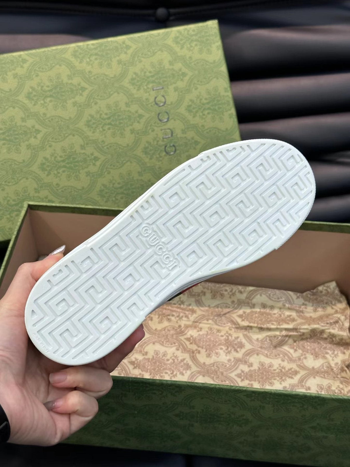 Gucci White Stripe Low-Top Sneakers — detail