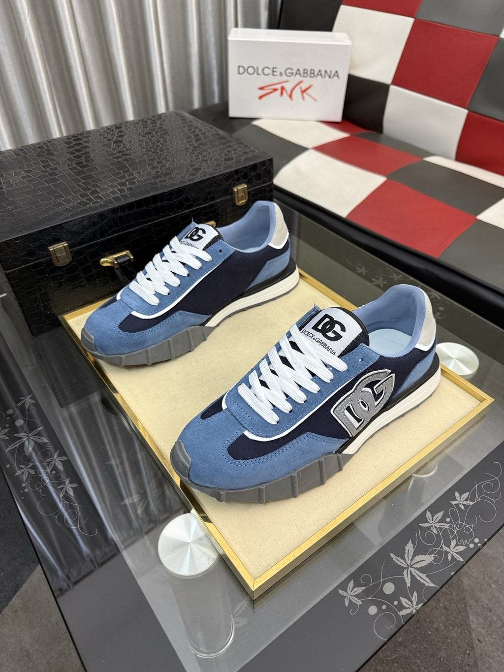 Dolce & Gabbana Blue DG Low-Top Sneakers — front