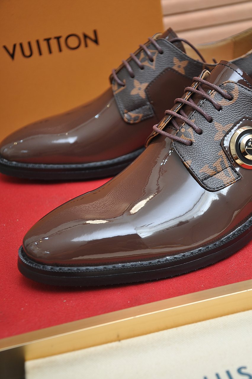 Louis Vuitton Patterned-Trim Lace-Up Dress Shoes — detail