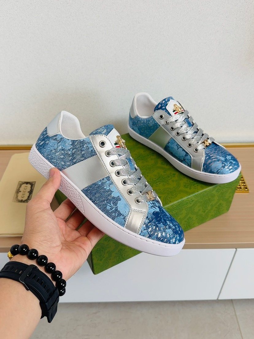 Gucci Men's Patterned Low-Top Sneakers — model