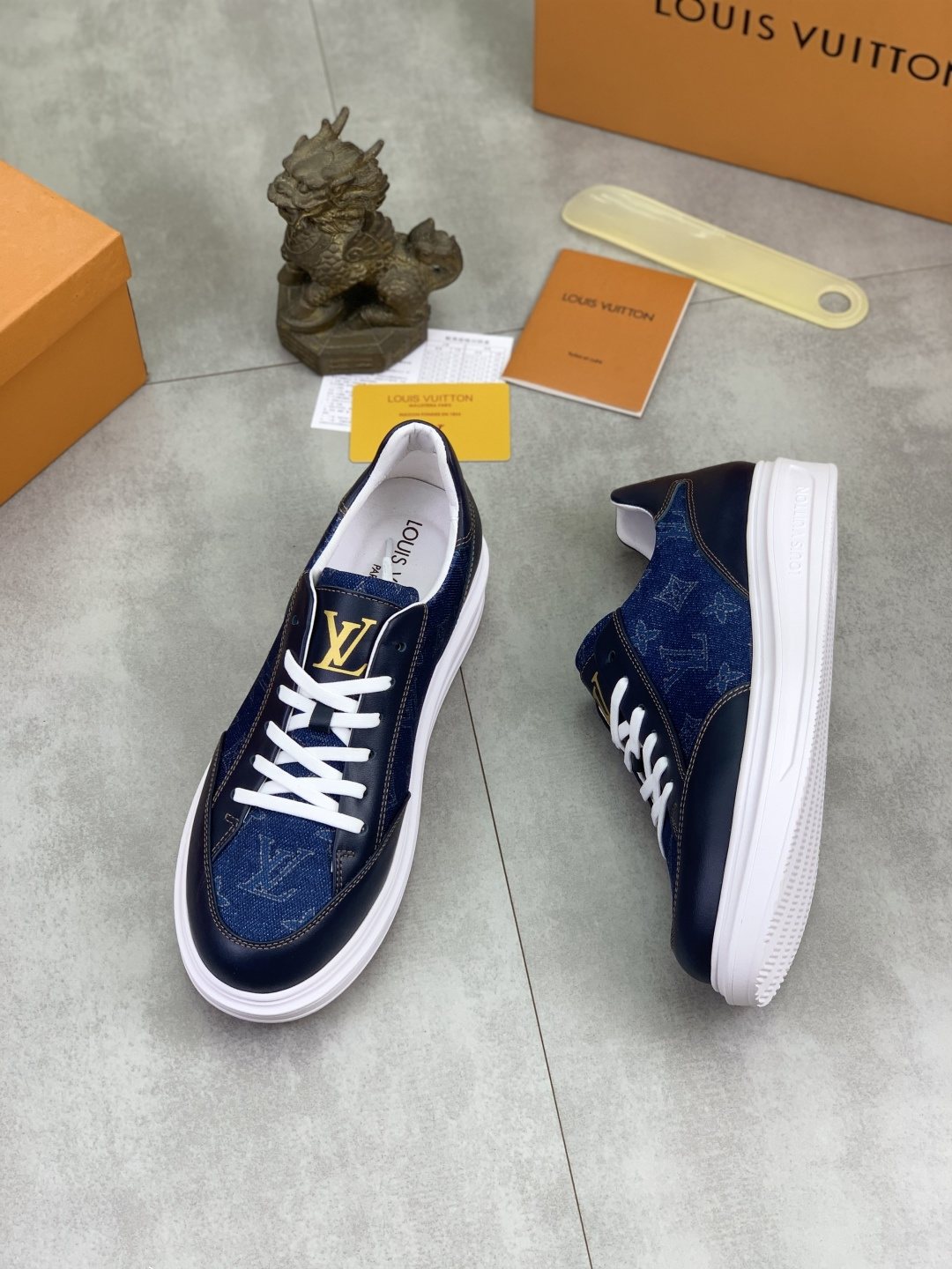 Louis Vuitton Patterned Low-Top Sneakers — front