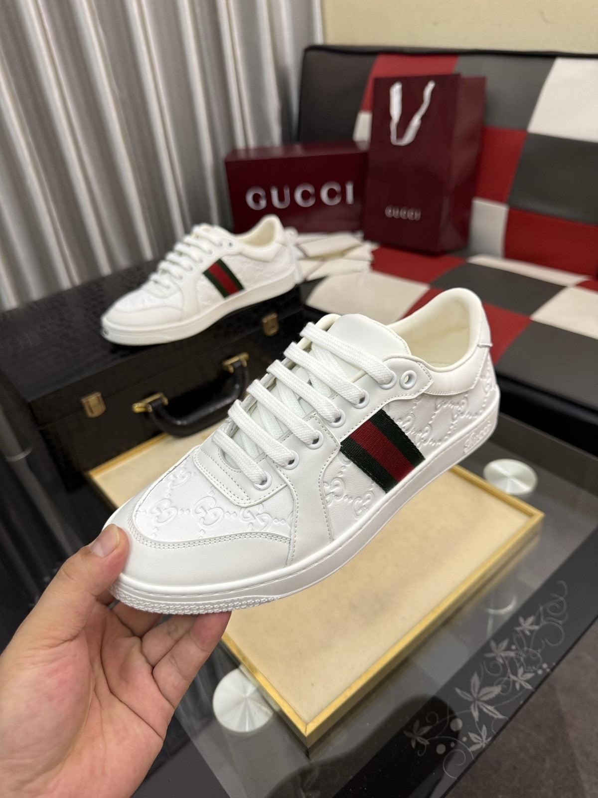 Gucci Green and Red Stripe Low-Top Sneakers — model