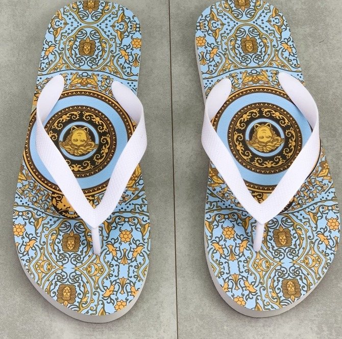 微商相册测试鞋子-Versace Light Blue Patterned Flip-Flops — hero