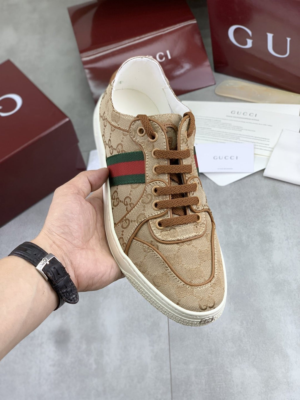 Gucci Low-Top Sneakers with Green and Red Side Stripes — front