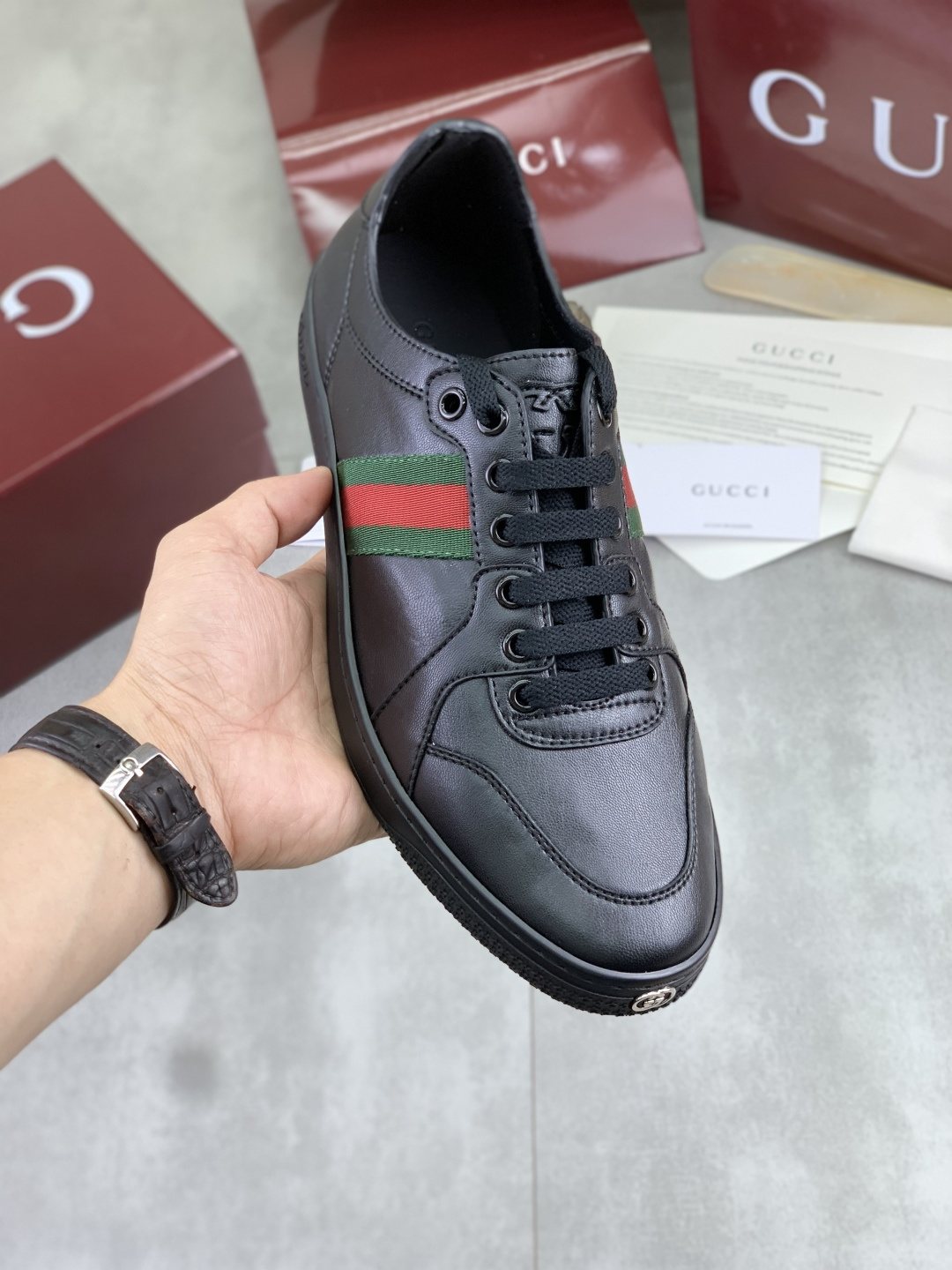 Gucci Low-Top Sneakers with Green and Red Side Stripes — front